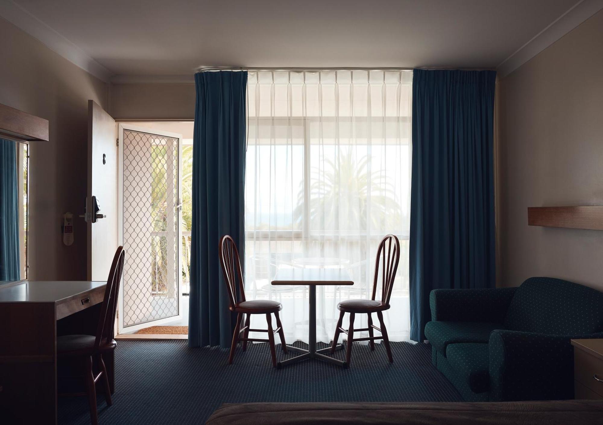 Holiday Motor Motel 3*