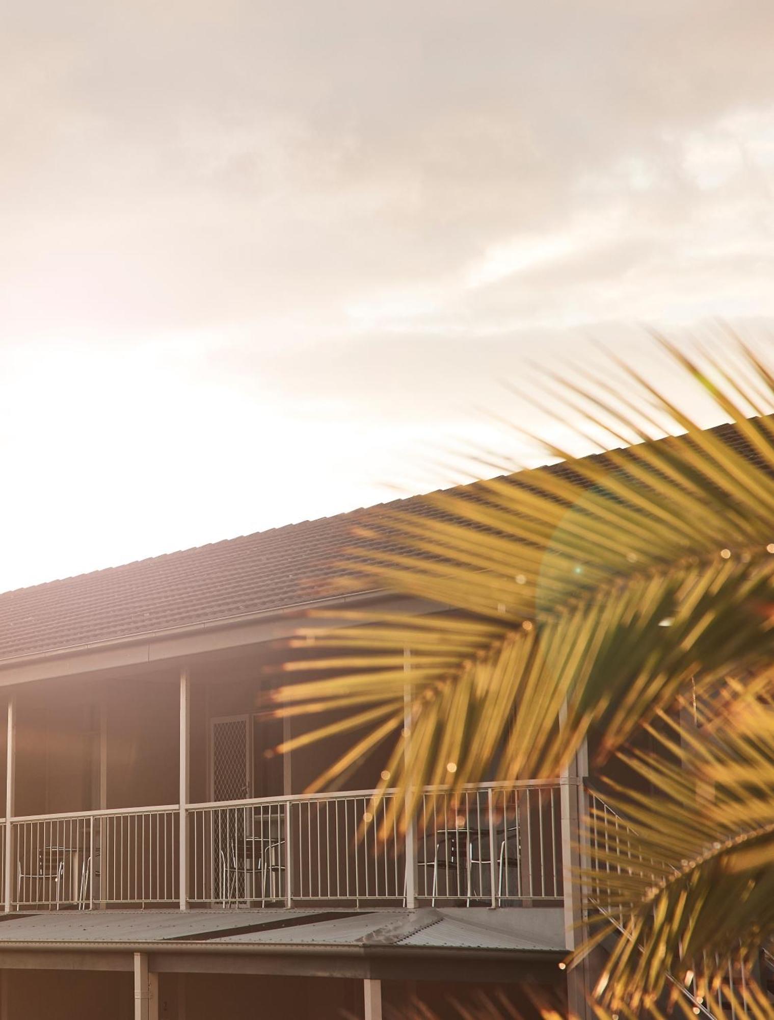 Holiday Motor Motel 3*